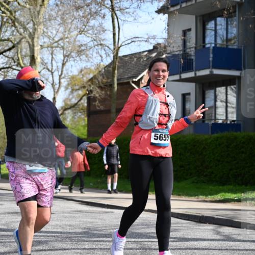 12.04.2026 - 45. Internationalen Wilhelmsburger Insellauf J. Mangold http://msf.ph/oto/9473435 12.04.2026 11:38:03 Ziel 5948, 5655, 5656, 3354 meine-sportfotos.de