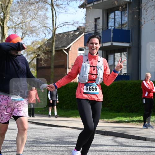 12.04.2026 - 45. Internationalen Wilhelmsburger Insellauf J. Mangold http://msf.ph/oto/9473442 12.04.2026 11:38:03 Ziel 5948, 5655, 5656, 3354 meine-sportfotos.de