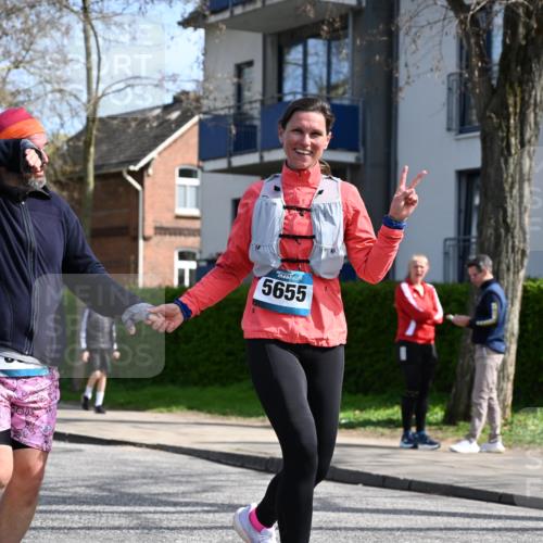 12.04.2026 - 45. Internationalen Wilhelmsburger Insellauf J. Mangold http://msf.ph/oto/9473451 12.04.2026 11:38:03 Ziel 5948, 5655, 5656, 3354 meine-sportfotos.de