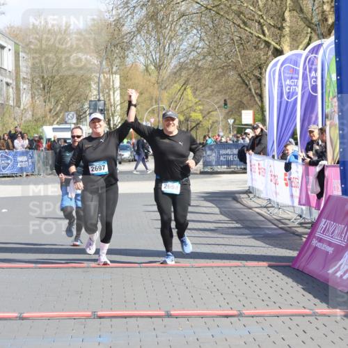 12.04.2026 - 45. Internationalen Wilhelmsburger Insellauf Strokosch-Dieckow http://msf.ph/oto/9473463 12.04.2026 11:30:35 Ziel 2697, 2698, 2476 meine-sportfotos.de