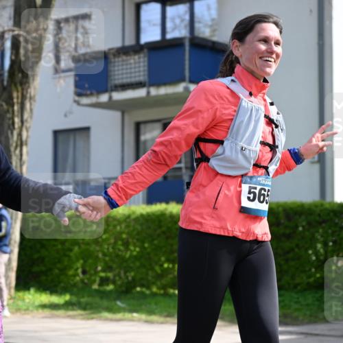 12.04.2026 - 45. Internationalen Wilhelmsburger Insellauf J. Mangold http://msf.ph/oto/9473491 12.04.2026 11:38:04 Ziel 5948, 5655, 5656, 3354, 2955 meine-sportfotos.de