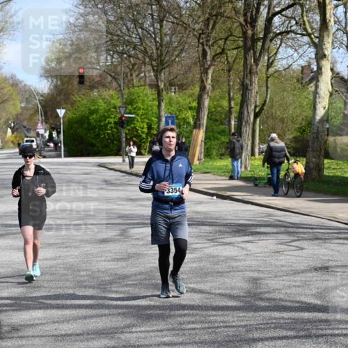 12.04.2026 - 45. Internationalen Wilhelmsburger Insellauf J. Mangold http://msf.ph/oto/9473506 12.04.2026 11:38:26 Ziel 5655, 5656, 3354, 2955 meine-sportfotos.de