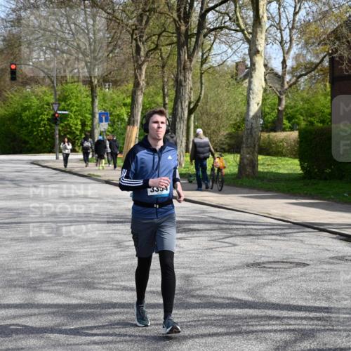 12.04.2026 - 45. Internationalen Wilhelmsburger Insellauf J. Mangold http://msf.ph/oto/9473544 12.04.2026 11:38:27 Ziel 5655, 5656, 3354, 2955 meine-sportfotos.de