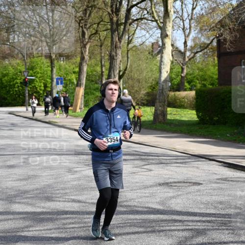 12.04.2026 - 45. Internationalen Wilhelmsburger Insellauf J. Mangold http://msf.ph/oto/9473553 12.04.2026 11:38:27 Ziel 5655, 5656, 3354, 2955 meine-sportfotos.de