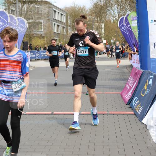12.04.2026 - 45. Internationalen Wilhelmsburger Insellauf Strokosch-Dieckow http://msf.ph/oto/9473560 12.04.2026 12:54:08 Ziel 4317, 5227, 3294, 3520, 5143 meine-sportfotos.de
