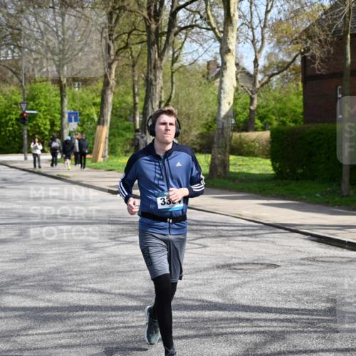 12.04.2026 - 45. Internationalen Wilhelmsburger Insellauf J. Mangold http://msf.ph/oto/9473562 12.04.2026 11:38:28 Ziel 5655, 5656, 3354, 2955, 2955 meine-sportfotos.de