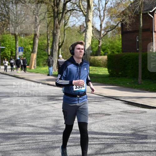 12.04.2026 - 45. Internationalen Wilhelmsburger Insellauf J. Mangold http://msf.ph/oto/9473575 12.04.2026 11:38:28 Ziel 5655, 5656, 3354, 2955, 2955 meine-sportfotos.de