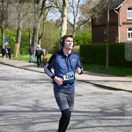 12.04.2026 - 45. Internationalen Wilhelmsburger Insellauf J. Mangold http://msf.ph/oto/9473583 12.04.2026 11:38:28 Ziel 5655, 5656, 3354, 2955, 2955 meine-sportfotos.de