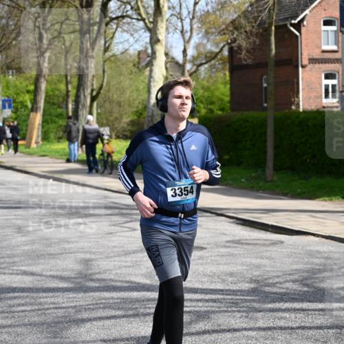 12.04.2026 - 45. Internationalen Wilhelmsburger Insellauf J. Mangold http://msf.ph/oto/9473587 12.04.2026 11:38:28 Ziel 5655, 5656, 3354, 2955, 2955 meine-sportfotos.de