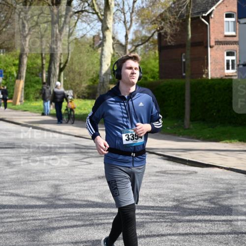 12.04.2026 - 45. Internationalen Wilhelmsburger Insellauf J. Mangold http://msf.ph/oto/9473589 12.04.2026 11:38:28 Ziel 5655, 5656, 3354, 2955, 2955 meine-sportfotos.de