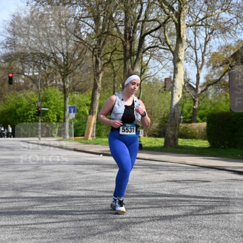 12.04.2026 - 45. Internationalen Wilhelmsburger Insellauf J. Mangold http://msf.ph/oto/9473608 12.04.2026 11:39:16 Ziel 5531 meine-sportfotos.de