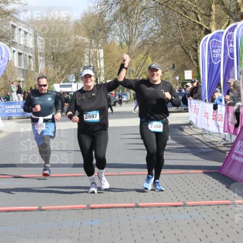 12.04.2026 - 45. Internationalen Wilhelmsburger Insellauf Strokosch-Dieckow http://msf.ph/oto/9473681 12.04.2026 11:30:36 Ziel 2697, 2698, 2476 meine-sportfotos.de