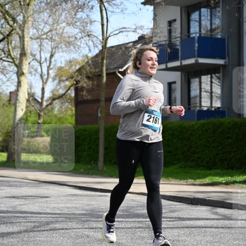 12.04.2026 - 45. Internationalen Wilhelmsburger Insellauf J. Mangold http://msf.ph/oto/9473682 12.04.2026 11:40:08 Ziel 2161, 2872, 4981 meine-sportfotos.de