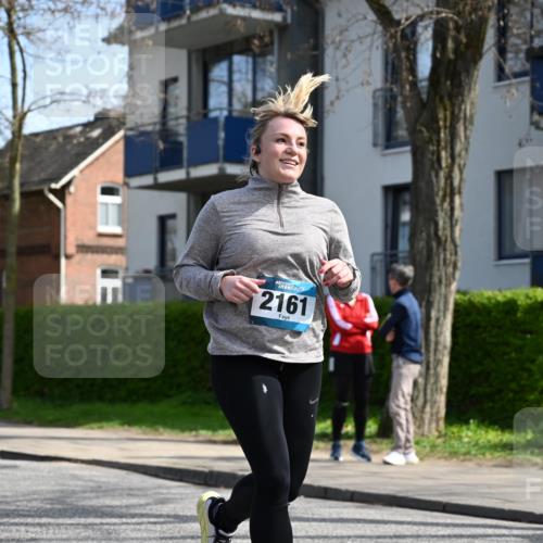 12.04.2026 - 45. Internationalen Wilhelmsburger Insellauf J. Mangold http://msf.ph/oto/9473698 12.04.2026 11:40:08 Ziel 2161, 2872, 4981 meine-sportfotos.de