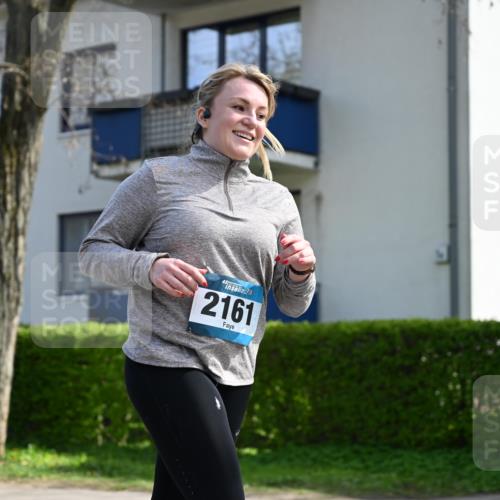 12.04.2026 - 45. Internationalen Wilhelmsburger Insellauf J. Mangold http://msf.ph/oto/9473720 12.04.2026 11:40:09 Ziel 2161, 2872, 4981 meine-sportfotos.de