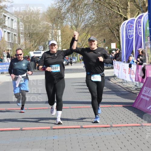 12.04.2026 - 45. Internationalen Wilhelmsburger Insellauf Strokosch-Dieckow http://msf.ph/oto/9473744 12.04.2026 11:30:36 Ziel 2697, 2698, 2476 meine-sportfotos.de