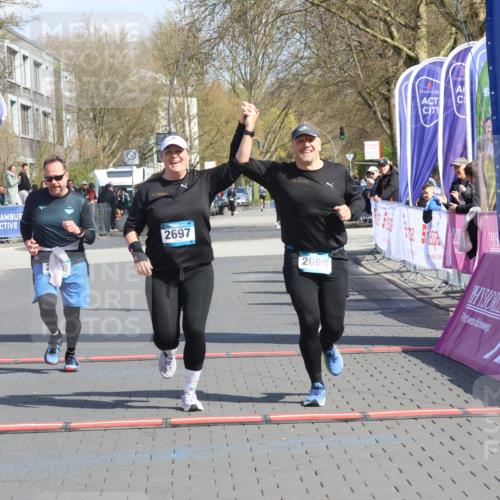 12.04.2026 - 45. Internationalen Wilhelmsburger Insellauf Strokosch-Dieckow http://msf.ph/oto/9473764 12.04.2026 11:30:36 Ziel 2697, 2698, 2476 meine-sportfotos.de