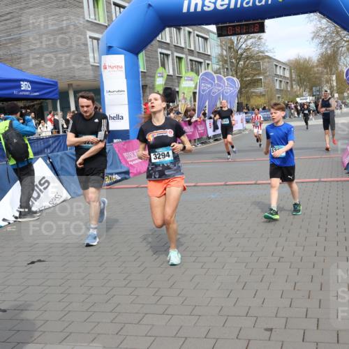 12.04.2026 - 45. Internationalen Wilhelmsburger Insellauf Strokosch-Dieckow http://msf.ph/oto/9473770 12.04.2026 12:54:12 Ziel 5227, 3294, 3520, 5143, 5754, 4592 meine-sportfotos.de