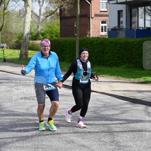 12.04.2026 - 45. Internationalen Wilhelmsburger Insellauf J. Mangold http://msf.ph/oto/9473866 12.04.2026 11:40:55 Ziel 4981, 2693, 5593 meine-sportfotos.de