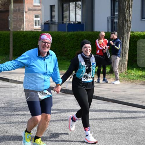 12.04.2026 - 45. Internationalen Wilhelmsburger Insellauf J. Mangold http://msf.ph/oto/9473912 12.04.2026 11:40:56 Ziel 4981, 2693, 5593 meine-sportfotos.de