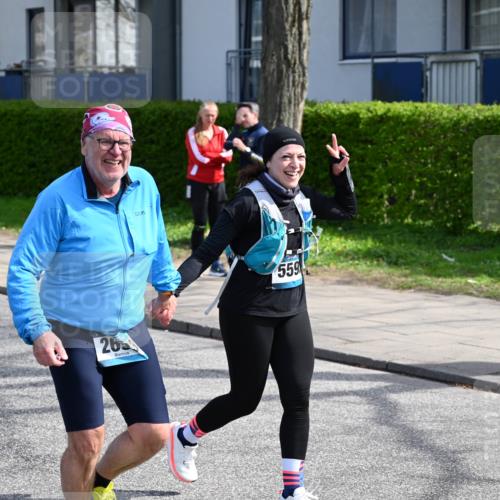 12.04.2026 - 45. Internationalen Wilhelmsburger Insellauf J. Mangold http://msf.ph/oto/9473923 12.04.2026 11:40:57 Ziel 4981, 2693, 5593 meine-sportfotos.de