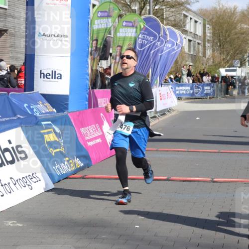12.04.2026 - 45. Internationalen Wilhelmsburger Insellauf Strokosch-Dieckow http://msf.ph/oto/9473971 12.04.2026 11:30:38 Ziel 2697, 2698, 2476, 2498 meine-sportfotos.de