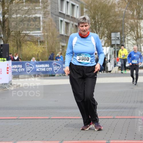 12.04.2026 - 45. Internationalen Wilhelmsburger Insellauf Strokosch-Dieckow http://msf.ph/oto/9473972 12.04.2026 13:33:37 Ziel 3980 meine-sportfotos.de