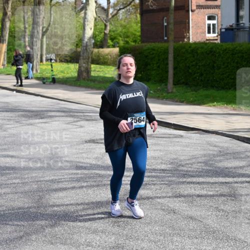 12.04.2026 - 45. Internationalen Wilhelmsburger Insellauf J. Mangold http://msf.ph/oto/9473974 12.04.2026 11:41:46 Ziel 2564, 2722 meine-sportfotos.de
