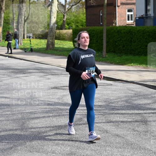 12.04.2026 - 45. Internationalen Wilhelmsburger Insellauf J. Mangold http://msf.ph/oto/9473977 12.04.2026 11:41:46 Ziel 2564, 2722 meine-sportfotos.de