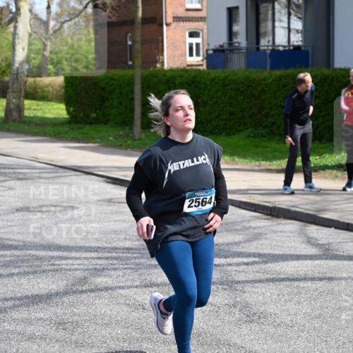 12.04.2026 - 45. Internationalen Wilhelmsburger Insellauf J. Mangold http://msf.ph/oto/9473997 12.04.2026 11:41:46 Ziel 2564, 2722 meine-sportfotos.de