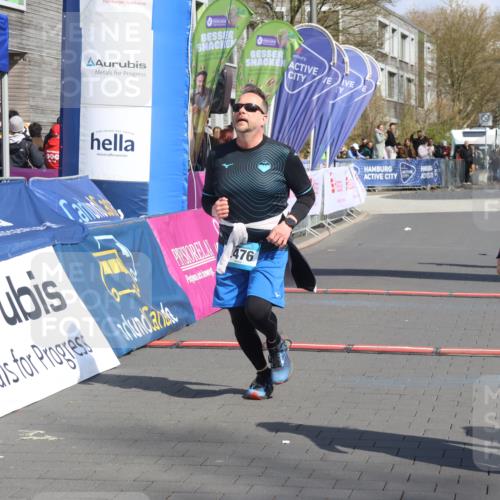 12.04.2026 - 45. Internationalen Wilhelmsburger Insellauf Strokosch-Dieckow http://msf.ph/oto/9474016 12.04.2026 11:30:38 Ziel 2697, 2698, 2476, 2498 meine-sportfotos.de