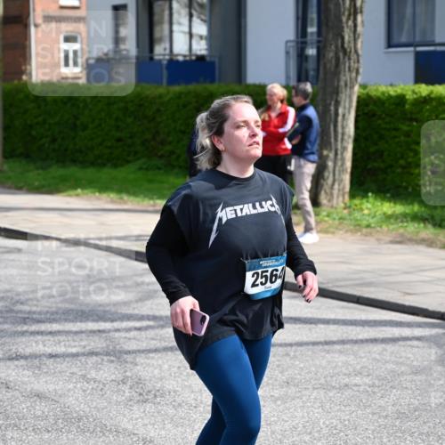 12.04.2026 - 45. Internationalen Wilhelmsburger Insellauf J. Mangold http://msf.ph/oto/9474017 12.04.2026 11:41:47 Ziel 2564, 2722 meine-sportfotos.de