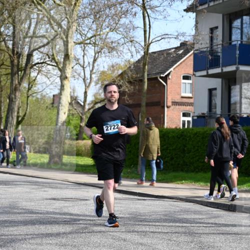 12.04.2026 - 45. Internationalen Wilhelmsburger Insellauf J. Mangold http://msf.ph/oto/9474040 12.04.2026 11:42:09 Ziel 2722, 2722, 5432 meine-sportfotos.de