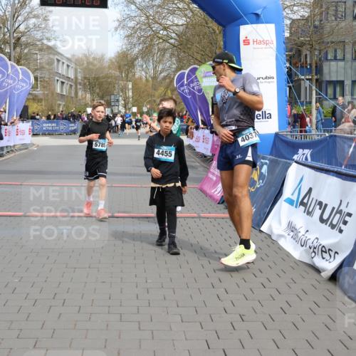 12.04.2026 - 45. Internationalen Wilhelmsburger Insellauf Strokosch-Dieckow http://msf.ph/oto/9474056 12.04.2026 12:54:20 Ziel 4455, 4037, 5784, 5785, 4658 meine-sportfotos.de