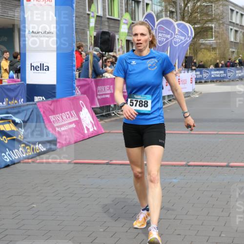 12.04.2026 - 45. Internationalen Wilhelmsburger Insellauf Strokosch-Dieckow http://msf.ph/oto/9474194 12.04.2026 12:54:32 Ziel 3254, 5788 meine-sportfotos.de