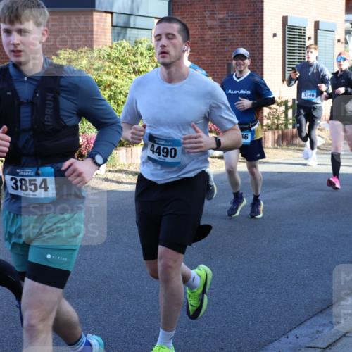 12.04.2026 - 45. Internationalen Wilhelmsburger Insellauf Yannick Fuchs http://msf.ph/oto/9474198 12.04.2026 08:59:38 Laufen 4298, 3854, 4490, 16, 3340, 3624 meine-sportfotos.de