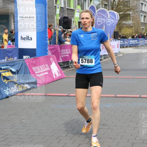 12.04.2026 - 45. Internationalen Wilhelmsburger Insellauf Strokosch-Dieckow http://msf.ph/oto/9474213 12.04.2026 12:54:32 Ziel 3254, 5788 meine-sportfotos.de