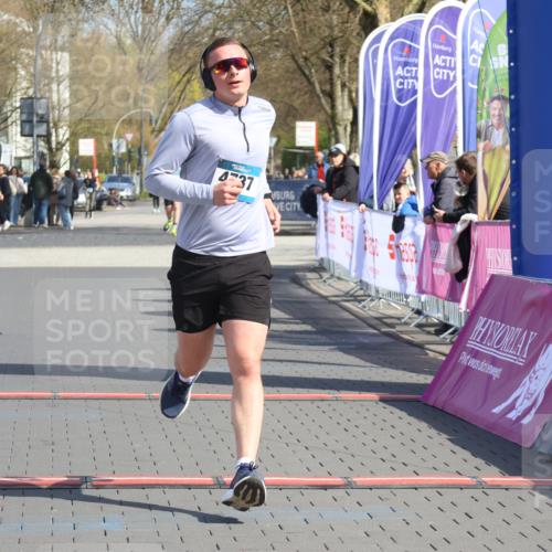 12.04.2026 - 45. Internationalen Wilhelmsburger Insellauf Strokosch-Dieckow http://msf.ph/oto/9474224 12.04.2026 11:31:03 Ziel 4737 meine-sportfotos.de