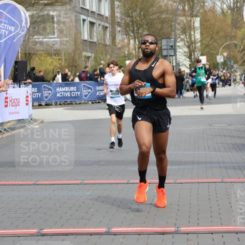 12.04.2026 - 45. Internationalen Wilhelmsburger Insellauf Strokosch-Dieckow http://msf.ph/oto/9474297 12.04.2026 12:54:41 Ziel 3000, 4823, 5743, 4924 meine-sportfotos.de