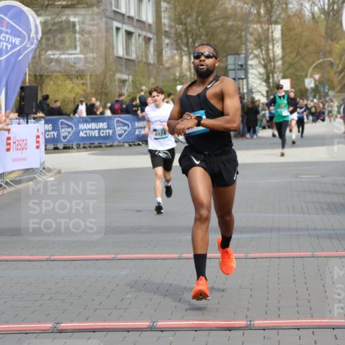 12.04.2026 - 45. Internationalen Wilhelmsburger Insellauf Strokosch-Dieckow http://msf.ph/oto/9474308 12.04.2026 12:54:41 Ziel 3000, 4823, 5743, 4924 meine-sportfotos.de