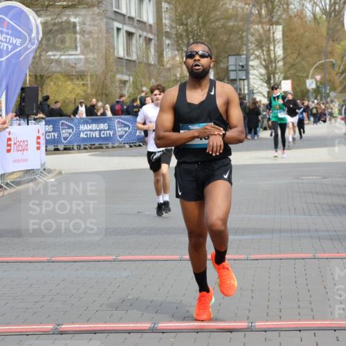 12.04.2026 - 45. Internationalen Wilhelmsburger Insellauf Strokosch-Dieckow http://msf.ph/oto/9474355 12.04.2026 12:54:41 Ziel 3000, 4823, 5743, 4924 meine-sportfotos.de