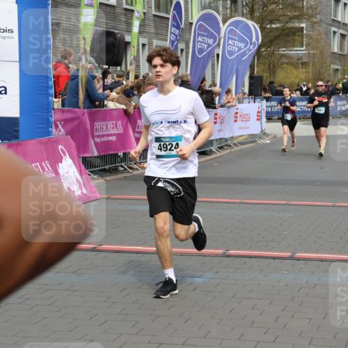 12.04.2026 - 45. Internationalen Wilhelmsburger Insellauf Strokosch-Dieckow http://msf.ph/oto/9474420 12.04.2026 12:54:46 Ziel 4924, 5630, 5858, 3661, 2852 meine-sportfotos.de