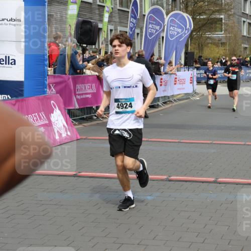 12.04.2026 - 45. Internationalen Wilhelmsburger Insellauf Strokosch-Dieckow http://msf.ph/oto/9474430 12.04.2026 12:54:46 Ziel 4924, 5630, 5858, 3661, 2852 meine-sportfotos.de