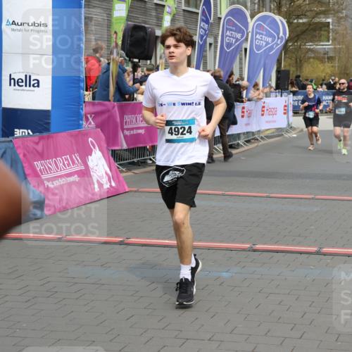 12.04.2026 - 45. Internationalen Wilhelmsburger Insellauf Strokosch-Dieckow http://msf.ph/oto/9474452 12.04.2026 12:54:46 Ziel 4924, 5630, 5858, 3661, 2852 meine-sportfotos.de