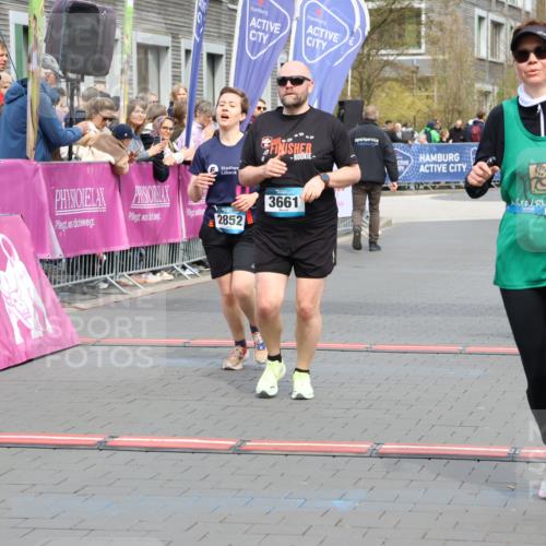 12.04.2026 - 45. Internationalen Wilhelmsburger Insellauf Strokosch-Dieckow http://msf.ph/oto/9474543 12.04.2026 12:54:50 Ziel 5630, 5858, 3661, 2852, 2085 meine-sportfotos.de