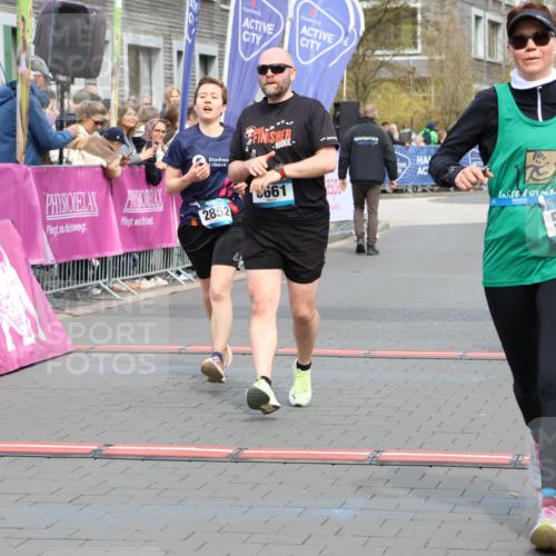 12.04.2026 - 45. Internationalen Wilhelmsburger Insellauf Strokosch-Dieckow http://msf.ph/oto/9474568 12.04.2026 12:54:50 Ziel 5630, 5858, 3661, 2852, 2085 meine-sportfotos.de