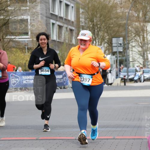 12.04.2026 - 45. Internationalen Wilhelmsburger Insellauf Strokosch-Dieckow http://msf.ph/oto/9474578 12.04.2026 13:32:57 Ziel 2397, 3684, 2909 meine-sportfotos.de