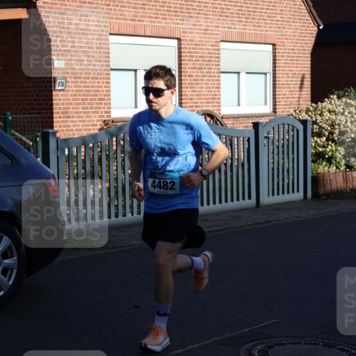 12.04.2026 - 45. Internationalen Wilhelmsburger Insellauf Yannick Fuchs http://msf.ph/oto/9474581 12.04.2026 09:00:13 Laufen 97, 4482 meine-sportfotos.de