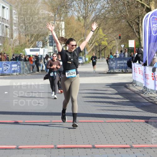 12.04.2026 - 45. Internationalen Wilhelmsburger Insellauf Strokosch-Dieckow http://msf.ph/oto/9474598 12.04.2026 11:31:34 Ziel 2524 meine-sportfotos.de