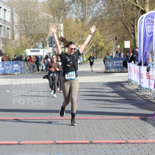 12.04.2026 - 45. Internationalen Wilhelmsburger Insellauf Strokosch-Dieckow http://msf.ph/oto/9474610 12.04.2026 11:31:34 Ziel 2524 meine-sportfotos.de